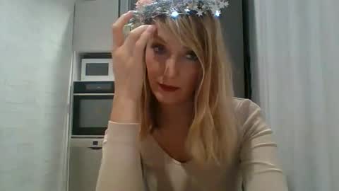 Snapshot of veessa chatting on 12/19/25, 03:19 Veessa online show from 12/19/25, 03:19