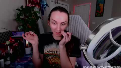 Snapshot of veeweatherbee chatting on 01/03/25, 06:14 Violet Weatherbee online show from 01/03/25, 06:14