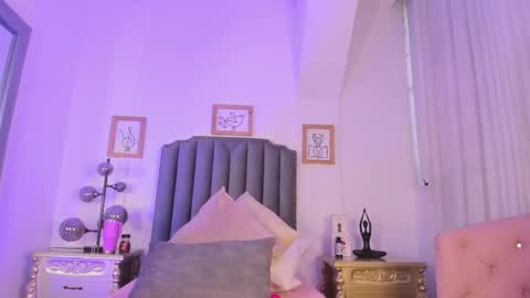 Snapshot of vega__16 chatting on 09/24/25, 11:46 online show from 09/24/25, 11:46