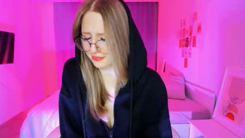 Emma online show from 03/03/26, 03:45