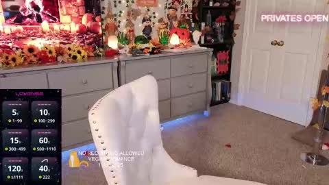 Snapshot of vegas_romance chatting on 11/06/25, 02:01 vegas_romance online show from 11/06/25, 02:01