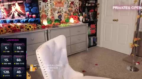 Snapshot of vegas_romance chatting on 11/08/25, 03:07 vegas_romance online show from 11/08/25, 03:07