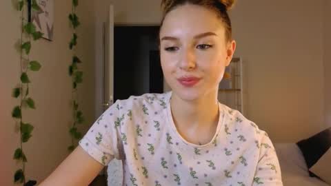 Snapshot of vegas_v chatting on 09/11/25, 03:23 Maria online show from 09/11/25, 03:23