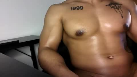 Snapshot of vegasluv702 chatting on 05/27/26, 04:31 Vegas Love online show from 05/27/26, 04:31