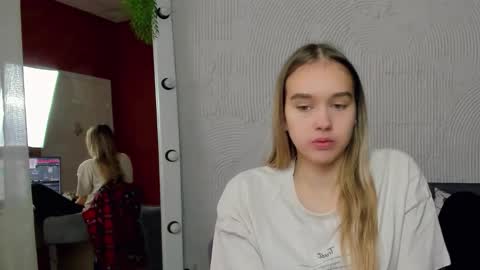 Snapshot of vel1ka chatting on 09/21/25, 04:25 Barbara online show from 09/21/25, 04:25