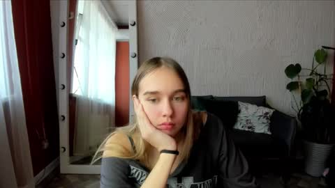 Snapshot of vel1ka chatting on 10/07/25, 10:01 Barbara online show from 10/07/25, 10:01