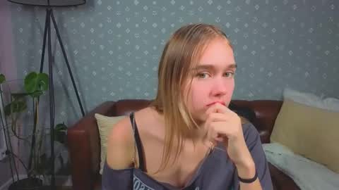 Snapshot of vel1ka chatting on 10/08/25, 11:52 Barbara online show from 10/08/25, 11:52