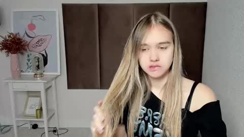 Snapshot of vel1ka chatting on 10/18/25, 04:26 Barbara online show from 10/18/25, 04:26