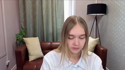 Snapshot of vel1ka chatting on 10/21/25, 07:42 Barbara online show from 10/21/25, 07:42