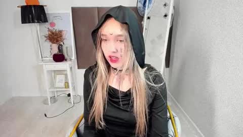 Snapshot of vel1ka chatting on 10/28/25, 10:08 Barbara online show from 10/28/25, 10:08