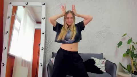 Snapshot of vel1ka chatting on 11/07/25, 06:57 Barbara online show from 11/07/25, 06:57