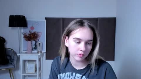 Snapshot of vel1ka chatting on 11/24/25, 01:00 Barbara online show from 11/24/25, 01:00