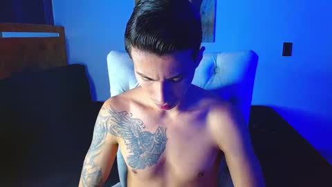 velk_hot1 online show from 02/19/26, 12:56
