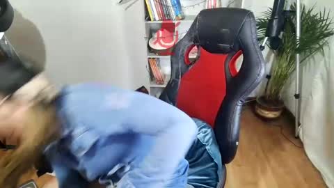 Snapshot of vellarossa chatting on 12/12/24, 11:47 Im VelaI will be Christmas and New Year with my family December 22 to January 13 I will miss you guys. online show from 12/12/24, 11:47