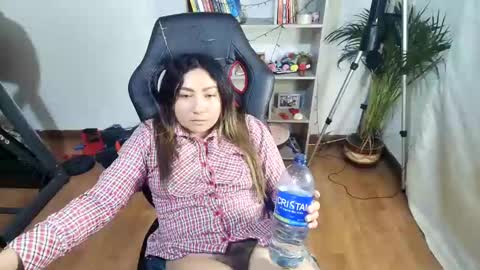 Snapshot of vellarossa chatting on 12/16/24, 07:26 Im VelaI will be Christmas and New Year with my family December 22 to January 13 I will miss you guys. online show from 12/16/24, 07:26