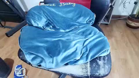 Snapshot of vellarossa chatting on 01/23/25, 03:37 Im VelaI will be Christmas and New Year with my family December 22 to January 13 I will miss you guys. online show from 01/23/25, 03:37