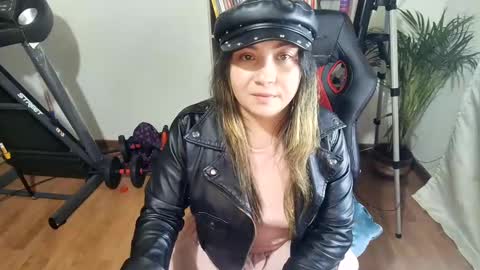 Snapshot of vellarossa chatting on 02/01/25, 07:26 Im VelaI will be Christmas and New Year with my family December 22 to January 13 I will miss you guys. online show from 02/01/25, 07:26