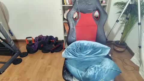 Snapshot of vellarossa chatting on 02/22/25, 04:29 Im VelaI will be Christmas and New Year with my family December 22 to January 13 I will miss you guys. online show from 02/22/25, 04:29