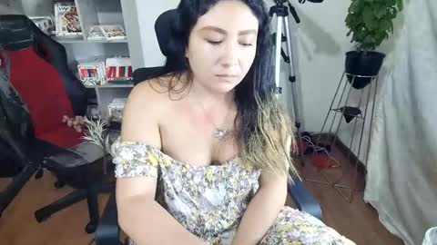Snapshot of vellarossa chatting on 09/24/25, 03:10 Im VelaI will be Christmas and New Year with my family December 22 to January 13 I will miss you guys. online show from 09/24/25, 03:10