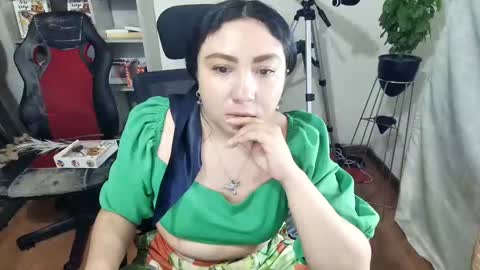 Snapshot of vellarossa chatting on 10/05/25, 02:32 Im VelaI will be Christmas and New Year with my family December 22 to January 13 I will miss you guys. online show from 10/05/25, 02:32