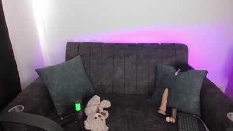 Snapshot of velmoon chatting on 12/19/25, 05:53 velmoon online show from 12/19/25, 05:53