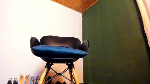 Sara online show from 10/25/25, 11:43