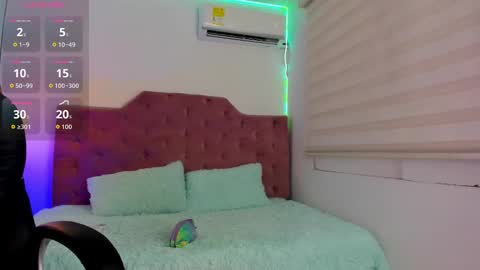 velveet_ online show from 10/05/25, 11:41