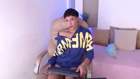 Snapshot of velvet_an chatting on 06/10/26, 04:34 An online show from 06/10/26, 04:34