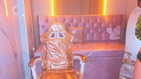 velvet_celeste_b online show from 04/23/26, 12:29