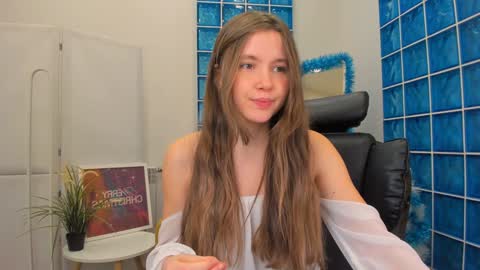 velvet_cherry online show from 12/18/24, 07:41