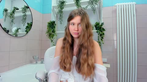 velvet_cherry online show from 01/21/25, 06:45