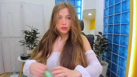 velvet_cherry online show from 01/31/25, 04:38