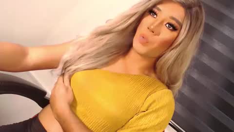 Snapshot of velvet_fux chatting on 11/04/25, 02:10 Richy will make you fall in love online show from 11/04/25, 02:10