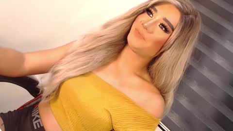 Snapshot of velvet_fux chatting on 11/07/25, 02:11 Richy will make you fall in love online show from 11/07/25, 02:11