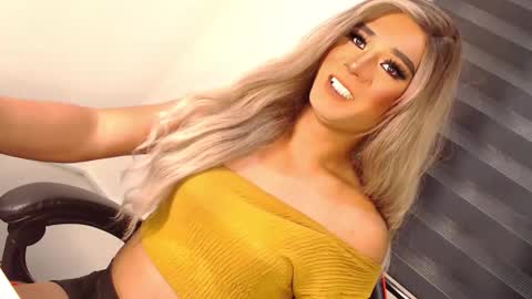 Snapshot of velvet_fux chatting on 11/08/25, 02:34 Richy will make you fall in love online show from 11/08/25, 02:34