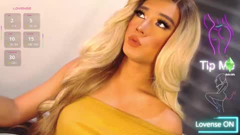 Snapshot of velvet_fux chatting on 11/30/25, 01:20 Richy will make you fall in love online show from 11/30/25, 01:20