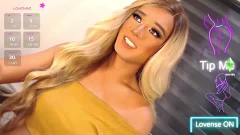 Snapshot of velvet_fux chatting on 12/02/25, 01:44 Richy will make you fall in love online show from 12/02/25, 01:44