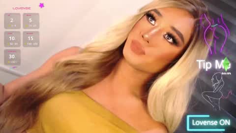 Snapshot of velvet_fux chatting on 12/04/25, 02:10 Richy will make you fall in love online show from 12/04/25, 02:10