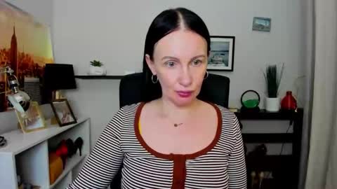 Snapshot of velvet_jasmine chatting on 10/14/25, 05:36 Jasmine online show from 10/14/25, 05:36