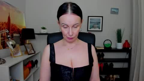 Snapshot of velvet_jasmine chatting on 10/16/25, 06:03 Jasmine online show from 10/16/25, 06:03