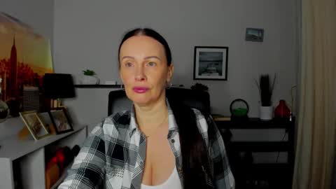Snapshot of velvet_jasmine chatting on 10/21/25, 05:30 Jasmine online show from 10/21/25, 05:30