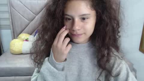 velvet_moon_v online show from 09/19/25, 01:12