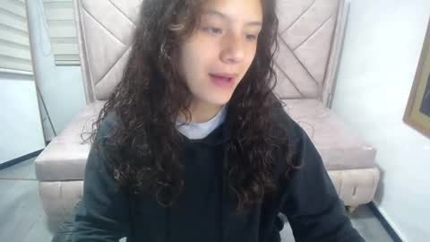 velvet_moon_v online show from 09/30/25, 01:05