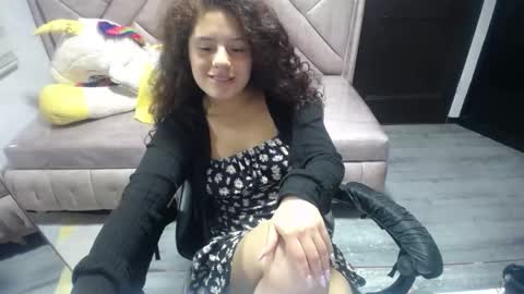 velvet_moon_v online show from 10/17/25, 01:46