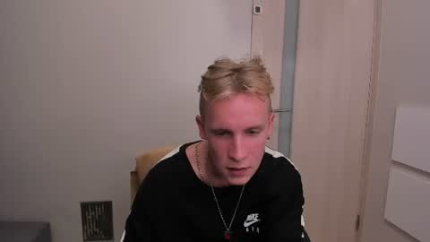 Snapshot of velvet_shard chatting on 07/05/26, 03:19 EDWIN online show from 07/05/26, 03:19