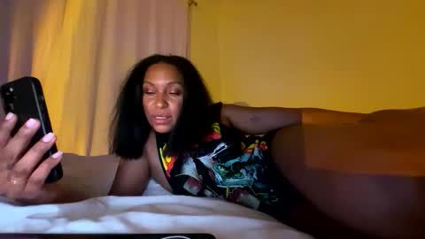 Snapshot of velvetaftermidnight chatting on 03/06/26, 05:15 VelvetAfterMidnight online show from 03/06/26, 05:15