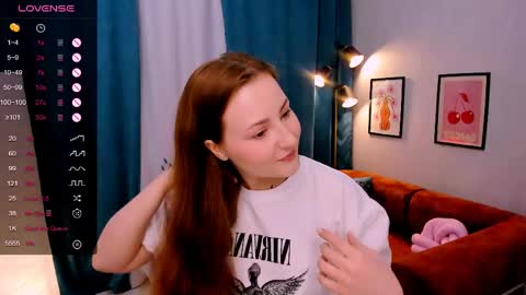 Snapshot of velvetcherry_ chatting on 05/22/26, 08:53 Mia online show from 05/22/26, 08:53
