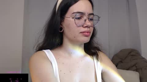 Snapshot of velvetcrystal chatting on 03/12/25, 03:35 Crystal PVT OPEN online show from 03/12/25, 03:35