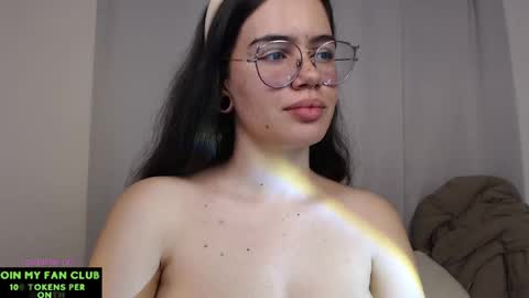 Snapshot of velvetcrystal chatting on 03/12/25, 06:40 Crystal PVT OPEN online show from 03/12/25, 06:40