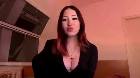 Snapshot of velvetfizz chatting on 06/01/26, 09:16 Sophie online show from 06/01/26, 09:16